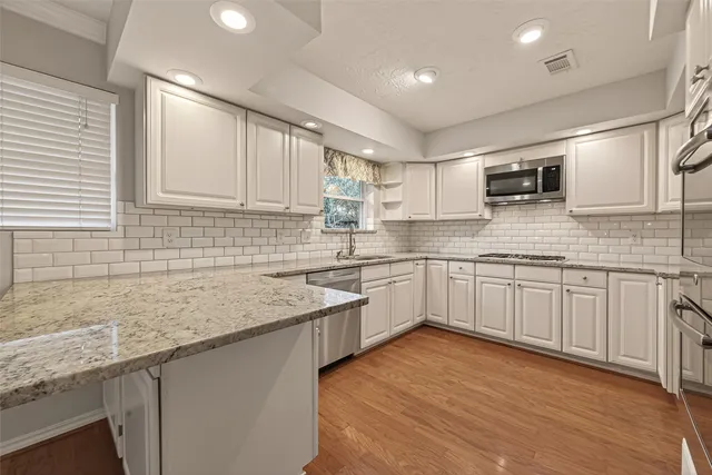 a view of an empty room with a ceiling fan