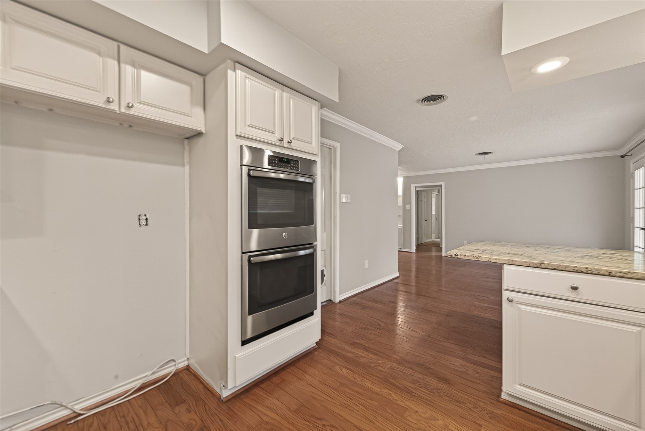 5503 Darnell Street Houston, TX 77096 - Photo 6 of 30