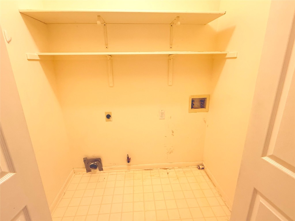 2438 Falcon Drive Round Rock, TX 78681 - Photo 9 of 18 a bathroom with a shower