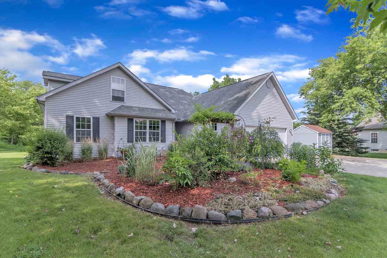 1454 North Long Lake Road Fenton, MI 48430 - Photo 2 of 44
