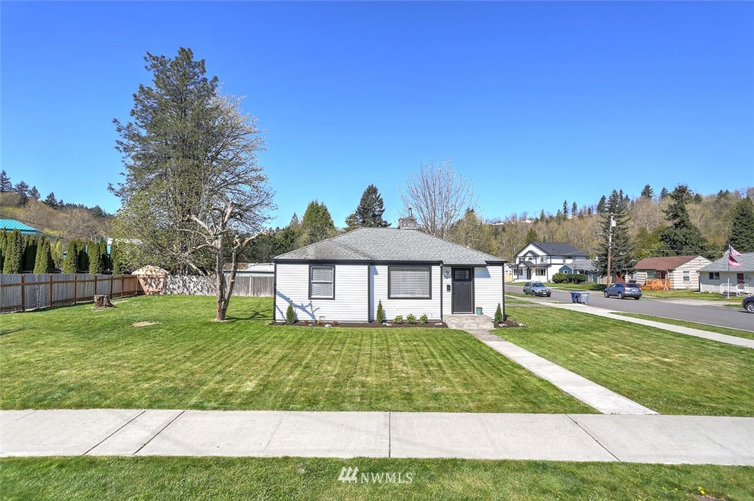 3321 Southeast 6th Street Renton, WA 98058 - Photo 2 of 18