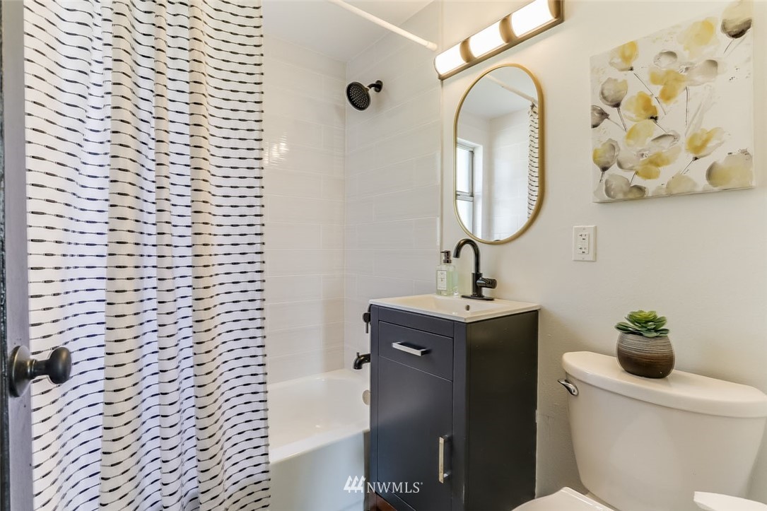 3321 Southeast 6th Street Renton, WA 98058 - Photo 16 of 18