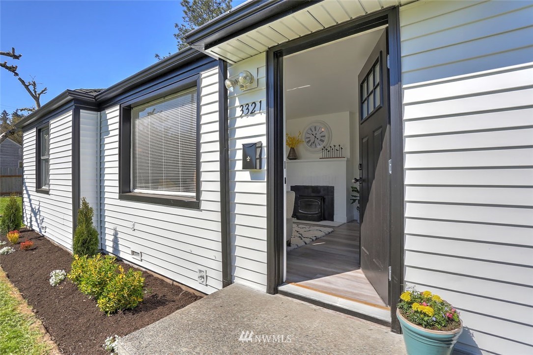 3321 Southeast 6th Street Renton, WA 98058 - Photo 3 of 18