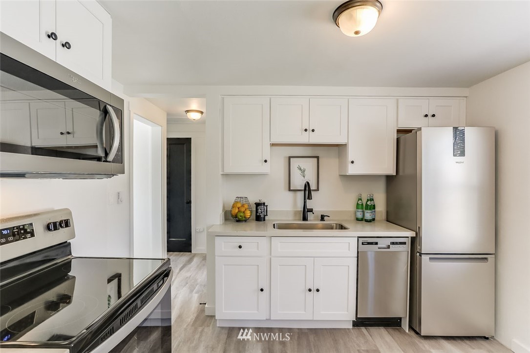 3321 Southeast 6th Street Renton, WA 98058 - Photo 5 of 18