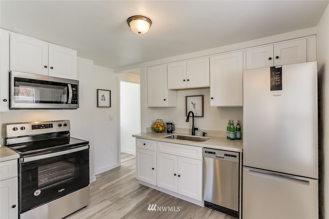 3321 Southeast 6th Street Renton, WA 98058 - Photo 6 of 18