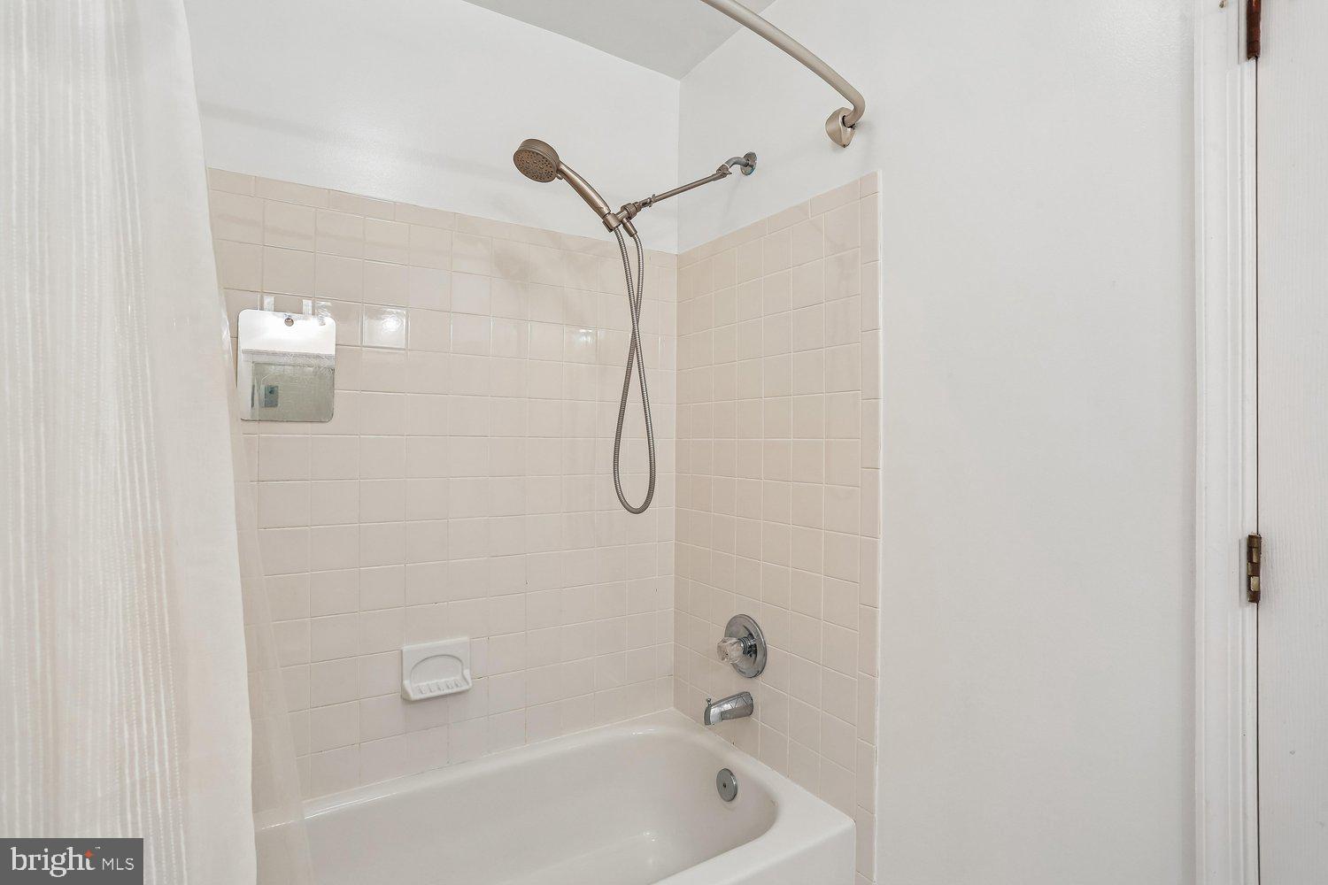 465 Tschiffely Square Road Gaithersburg, MD 20878 - Photo 34 of 74 Bright full bath with classic finishes