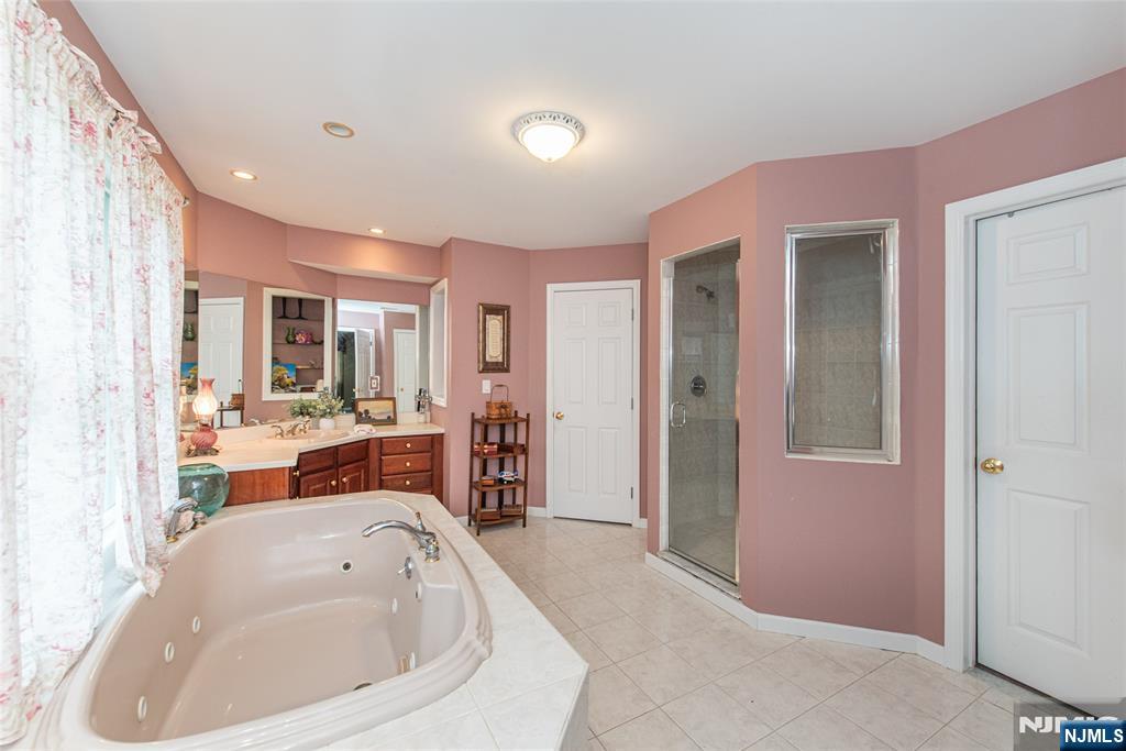 37 Thomas Wayne, NJ 07470 - Photo 23 of 32