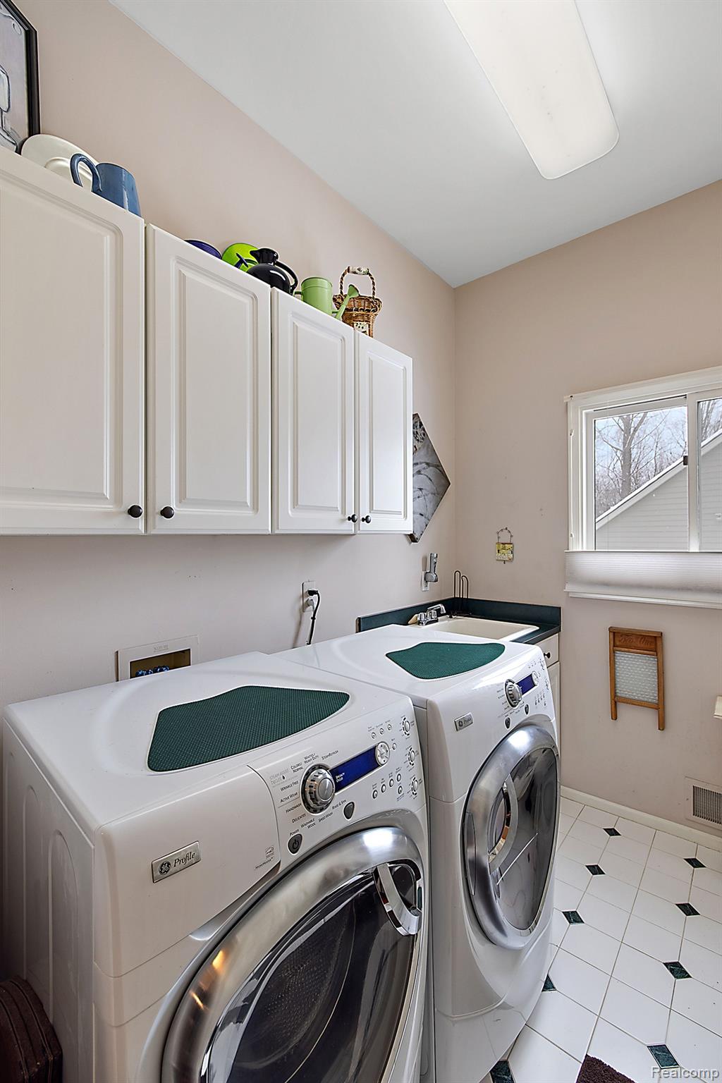 3388 Henley Court, Unit 75 Rochester, MI 48309 - Photo 31 of 45 Gallery Image 31
