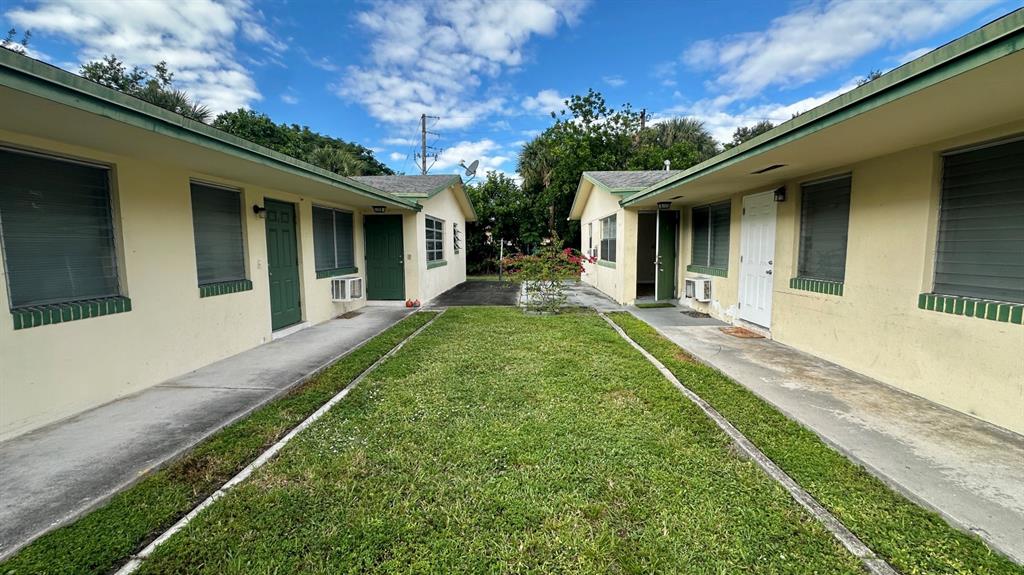 719 Southeast 16th Street, Unit 5 Fort Lauderdale, FL 33316 - Photo 5 of 12 a front view of a house with a yard