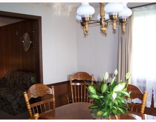 760 South Keel Ridge Road Hermitage, PA 16148 - Photo 6 of 10 Dining Room.