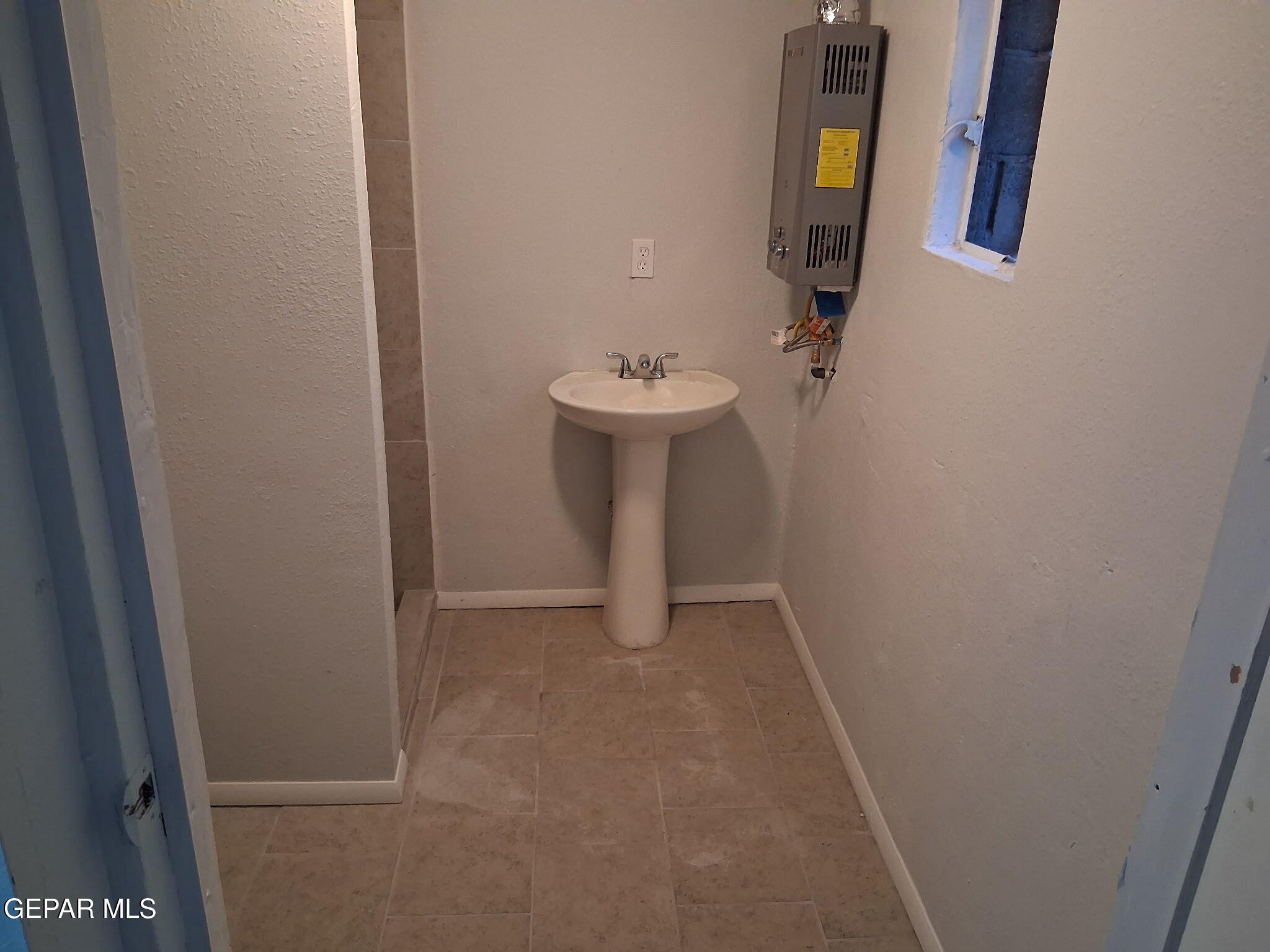 709 South Virginia Street El Paso, TX 79901 - Photo 12 of 12 a bathroom with a sink