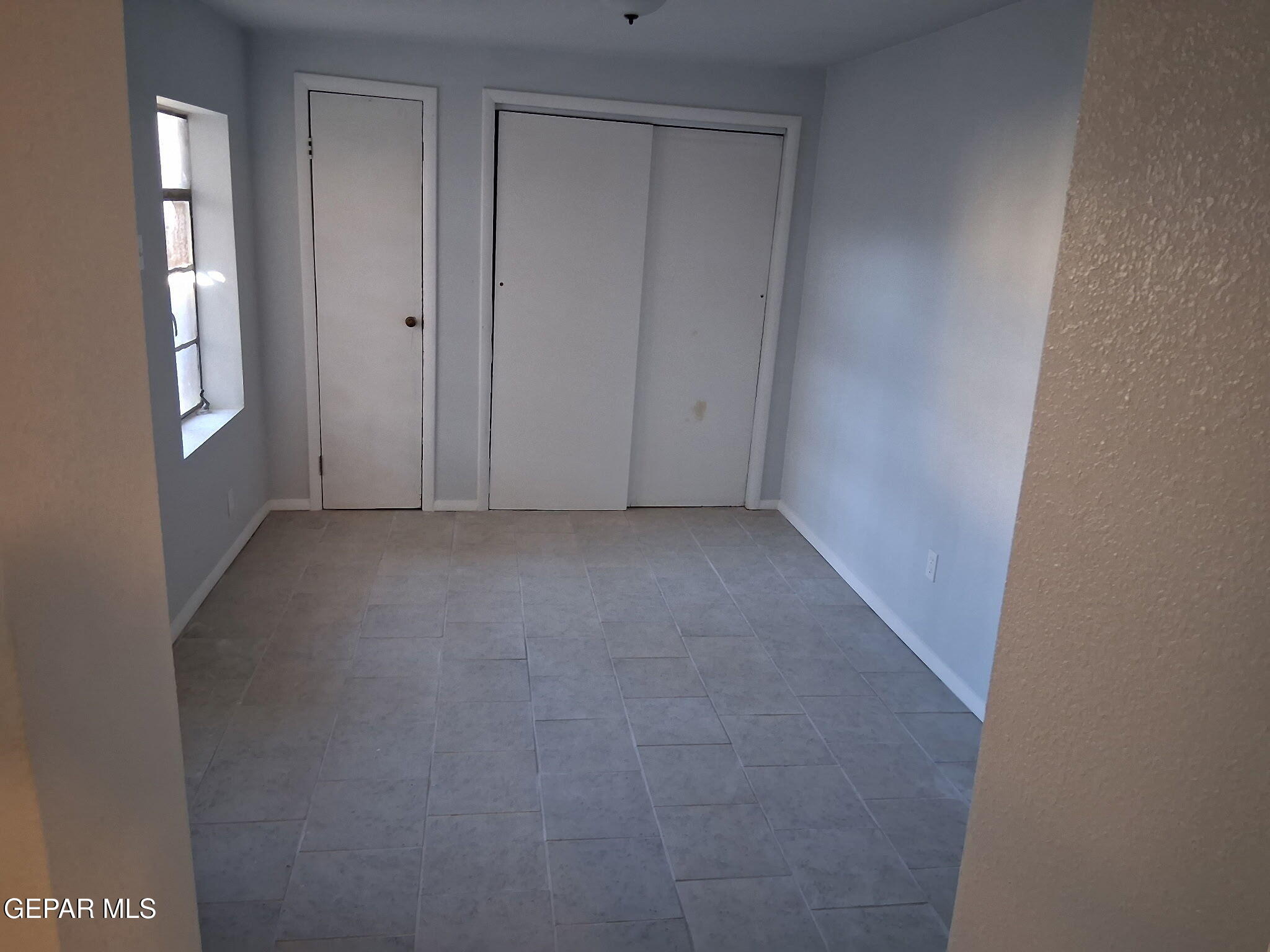 709 South Virginia Street El Paso, TX 79901 - Photo 7 of 12 a view of hallway with window