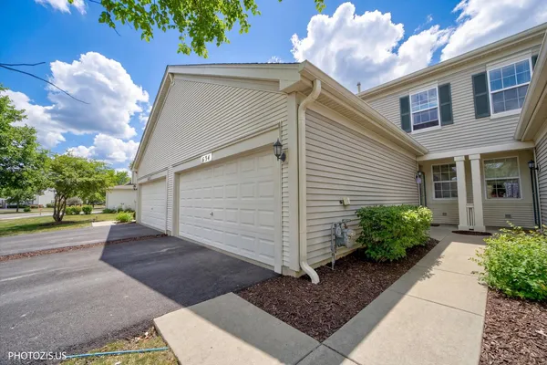 $265,000 | 634 West Jonathan Drive, Unit 2, Round Lake, IL 60073