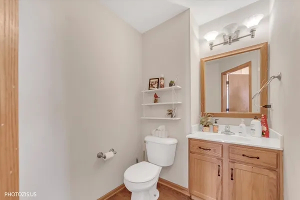$265,000 | 634 West Jonathan Drive, Unit 2, Round Lake, IL 60073