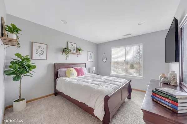 $265,000 | 634 West Jonathan Drive, Unit 2, Round Lake, IL 60073