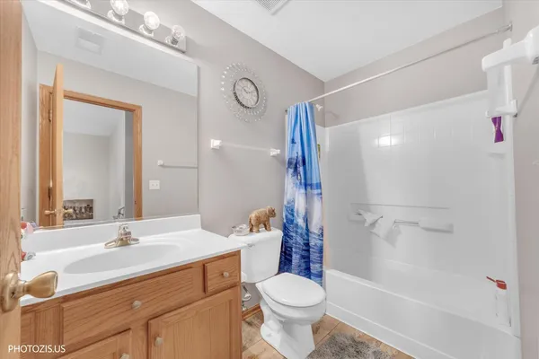 $265,000 | 634 West Jonathan Drive, Unit 2, Round Lake, IL 60073