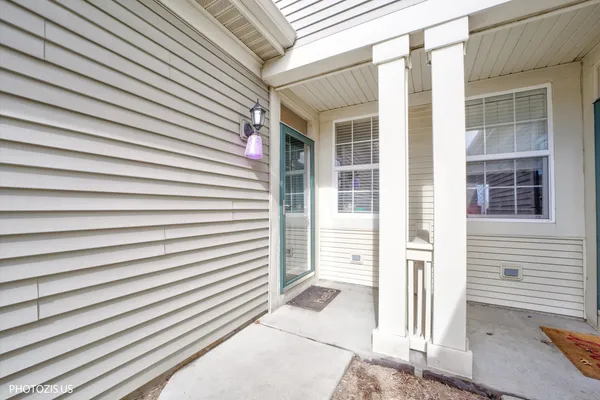$265,000 | 634 West Jonathan Drive, Unit 2, Round Lake, IL 60073