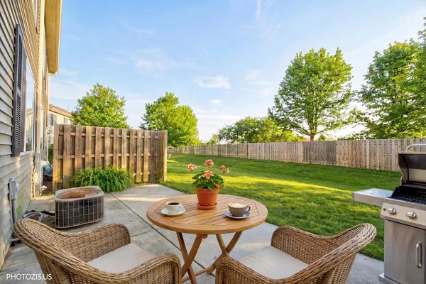 $265,000 | 634 West Jonathan Drive, Unit 2, Round Lake, IL 60073