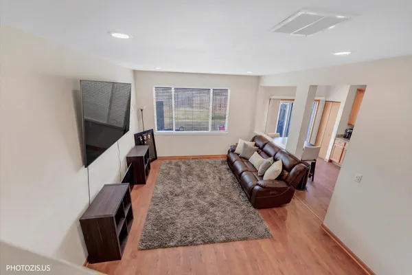 $265,000 | 634 West Jonathan Drive, Unit 2, Round Lake, IL 60073
