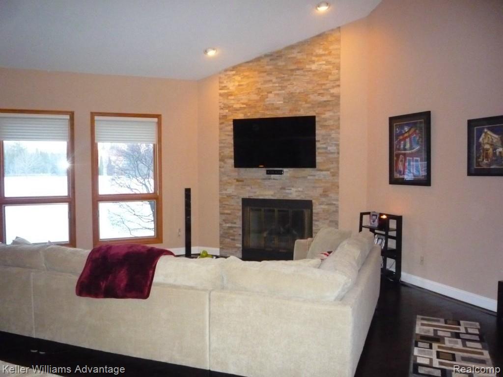 31136 Country Ridge Circle Farmington, MI 48331 - Photo 3 of 26 P1040164.jpg