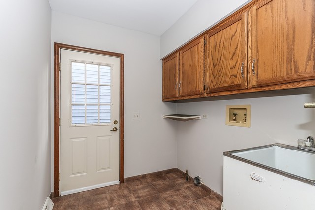 102 Wilcox Drive Bartlett, IL 60103 - Photo 26 of 30 a utility room with dryer and washer