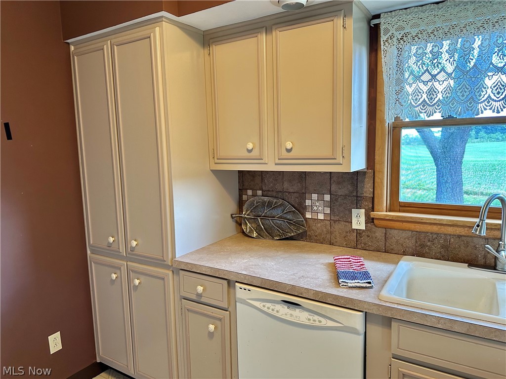 3730 Bower Road Rootstown, OH 44272 - Photo 15 of 50 Kitchen with pantry