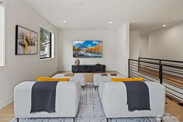 $3,895,000 | 4605 108th Avenue Northeast, Kirkland, WA 98033