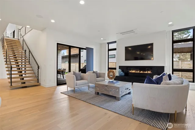 $3,895,000 | 4605 108th Avenue Northeast, Kirkland, WA 98033