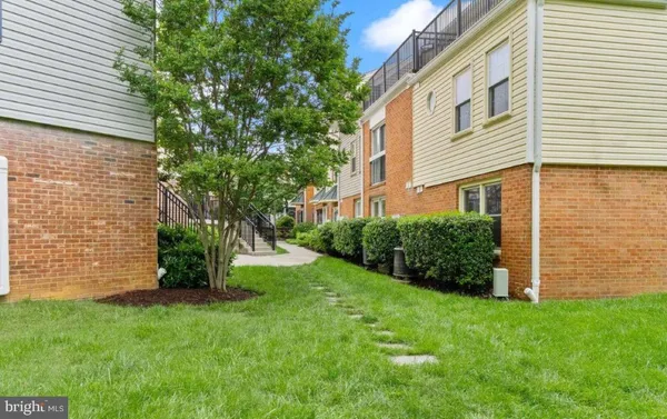$2,300 | 122 North Bedford Street, Unit A, Arlington, VA 22201