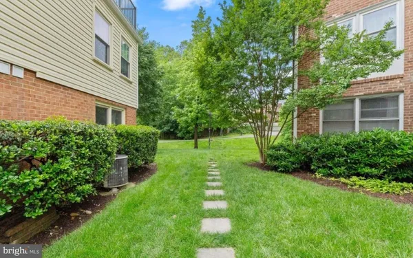 $2,300 | 122 North Bedford Street, Unit A, Arlington, VA 22201
