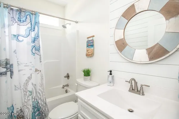 $724,000 | 402 Taylorwood Drive, Beaufort, NC 28516