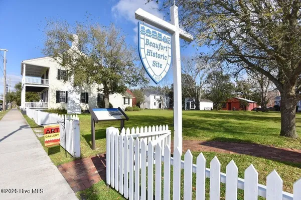 $724,000 | 402 Taylorwood Drive, Beaufort, NC 28516