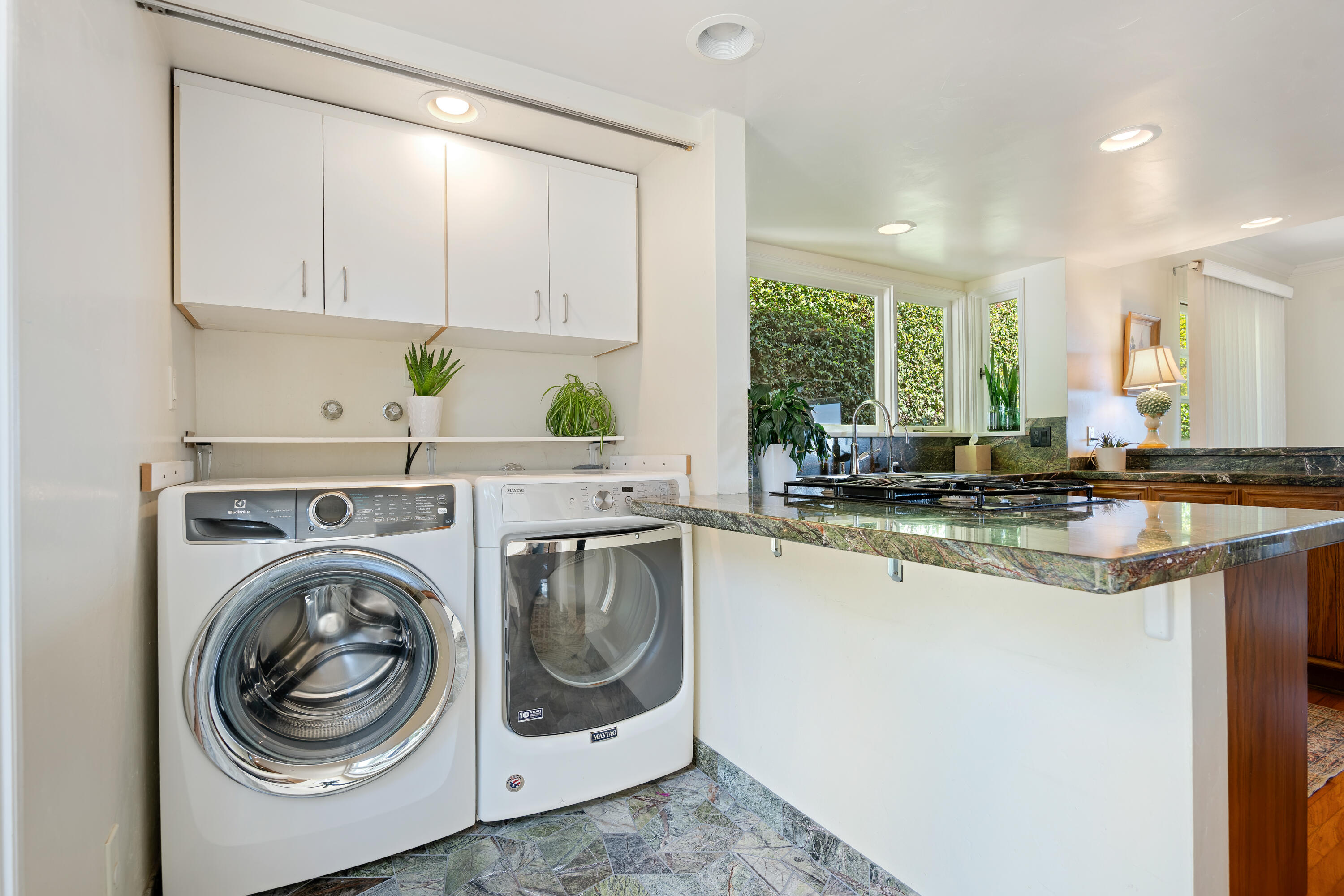 823 Arguello Road Santa Barbara, CA 93103 - Photo 29 of 58 23-Laundry