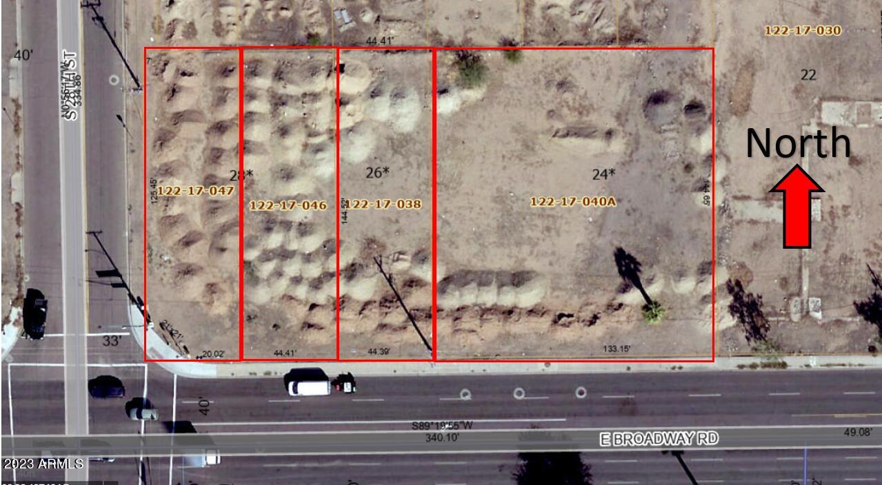 2804 East Broadway Road Phoenix, AZ 85040 - Photo 2 of 17 a view of a bathroom with bathtub and shower