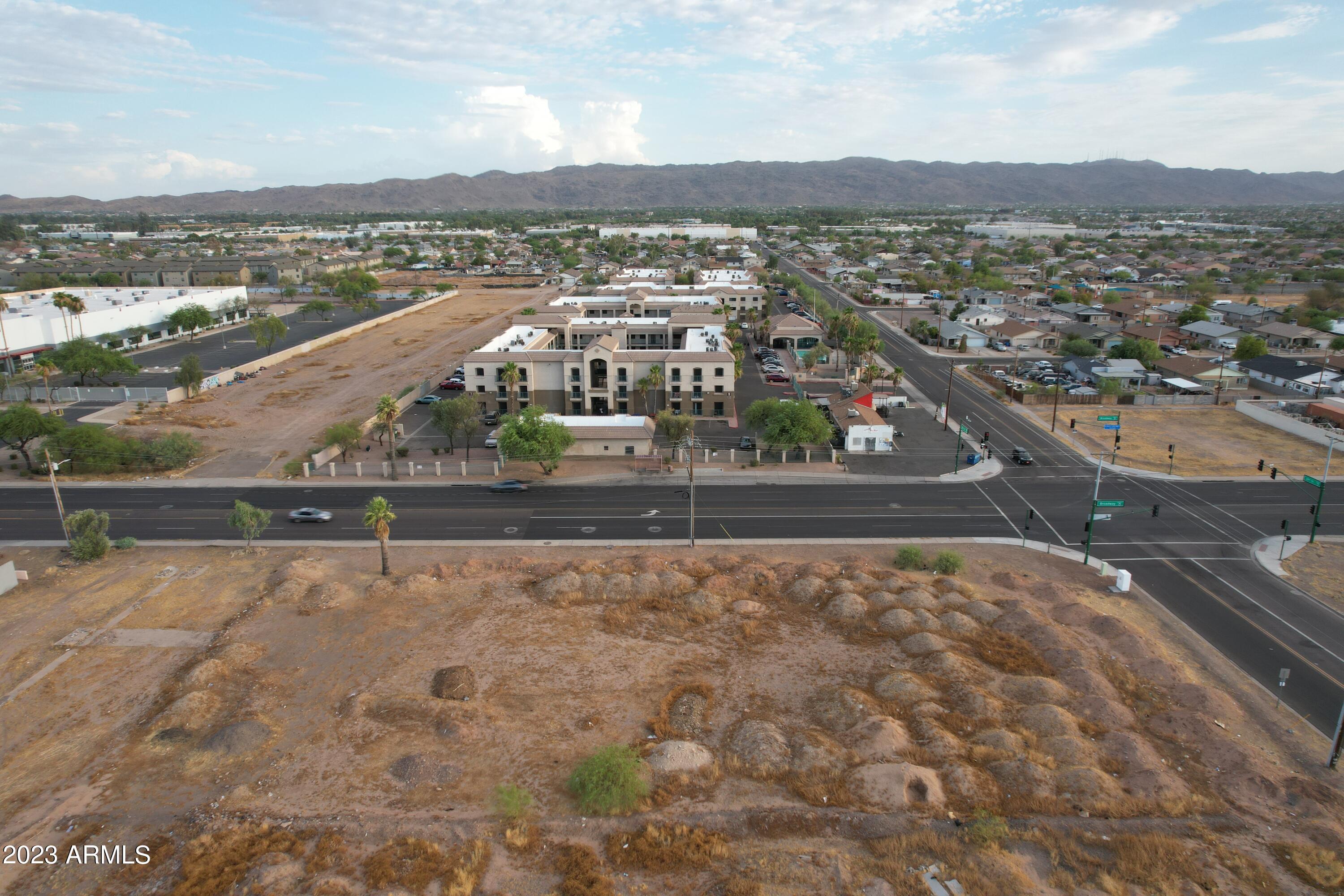 2804 East Broadway Road Phoenix, AZ 85040 - Photo 4 of 17 a view of a city