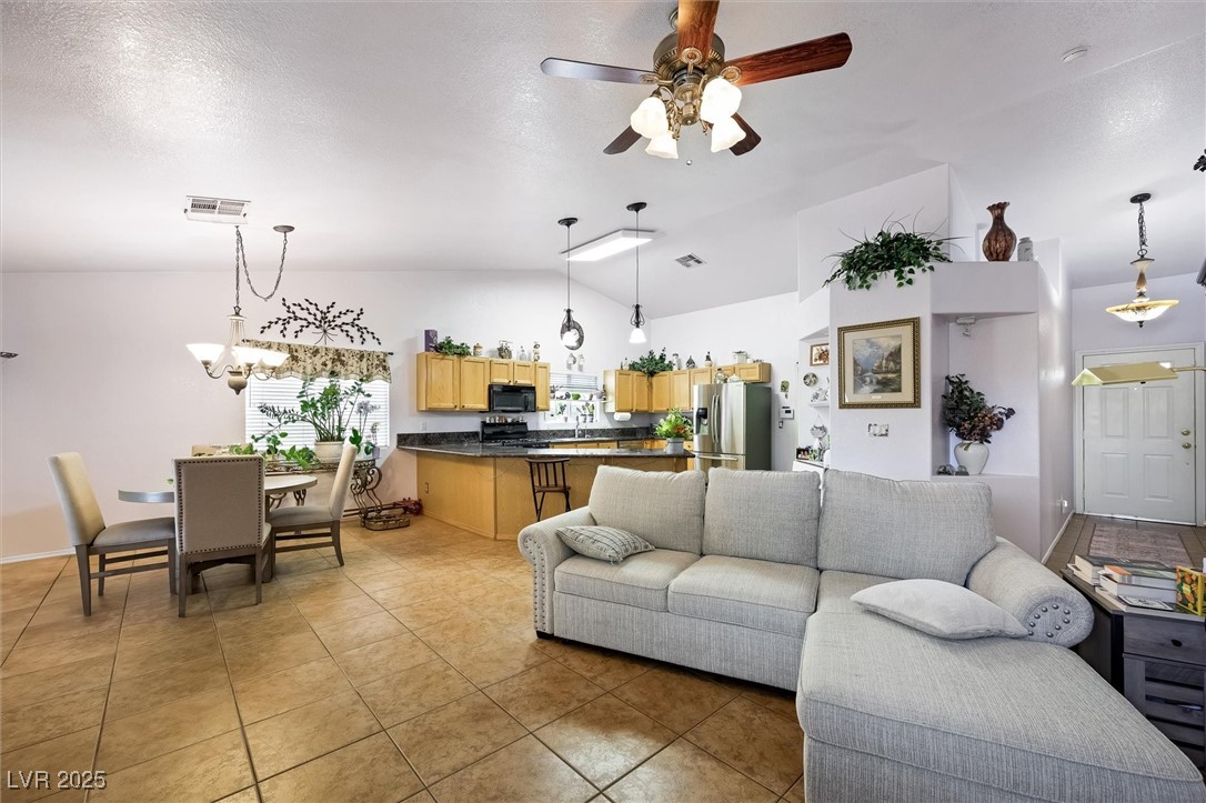 36 Trailside Court Henderson, NV 89012 - Photo 2 of 36 spacious open living area