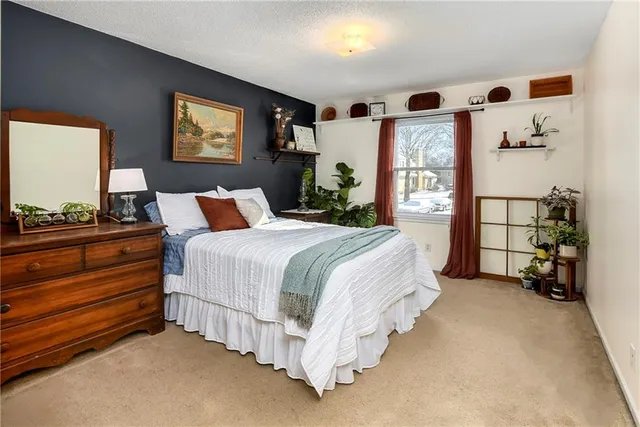 $345,000 | 2020 East Cherokee Place, Olathe, KS 66062