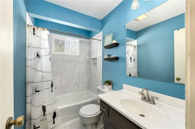 $345,000 | 2020 East Cherokee Place, Olathe, KS 66062