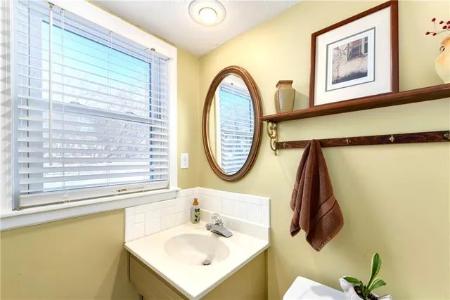 $345,000 | 2020 East Cherokee Place, Olathe, KS 66062