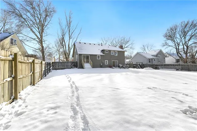 $345,000 | 2020 East Cherokee Place, Olathe, KS 66062