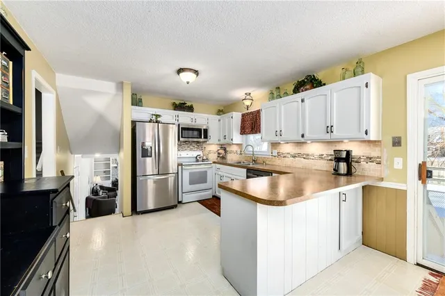 $345,000 | 2020 East Cherokee Place, Olathe, KS 66062