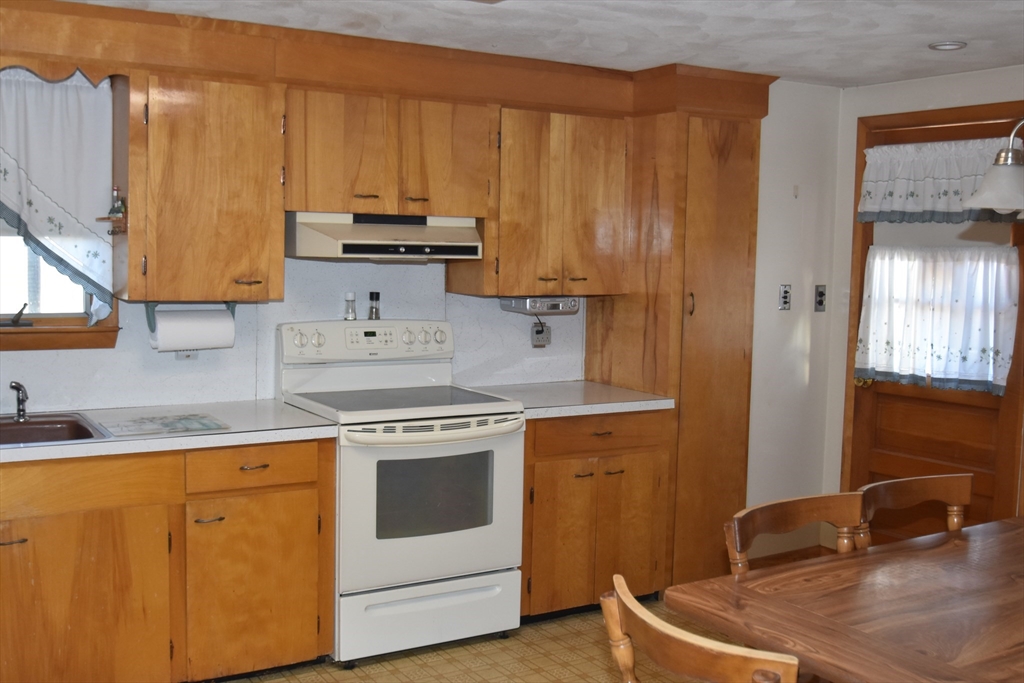 30 Ridgeway Avenue Billerica, MA 01821 - Photo 2 of 16 Gallery Image 2