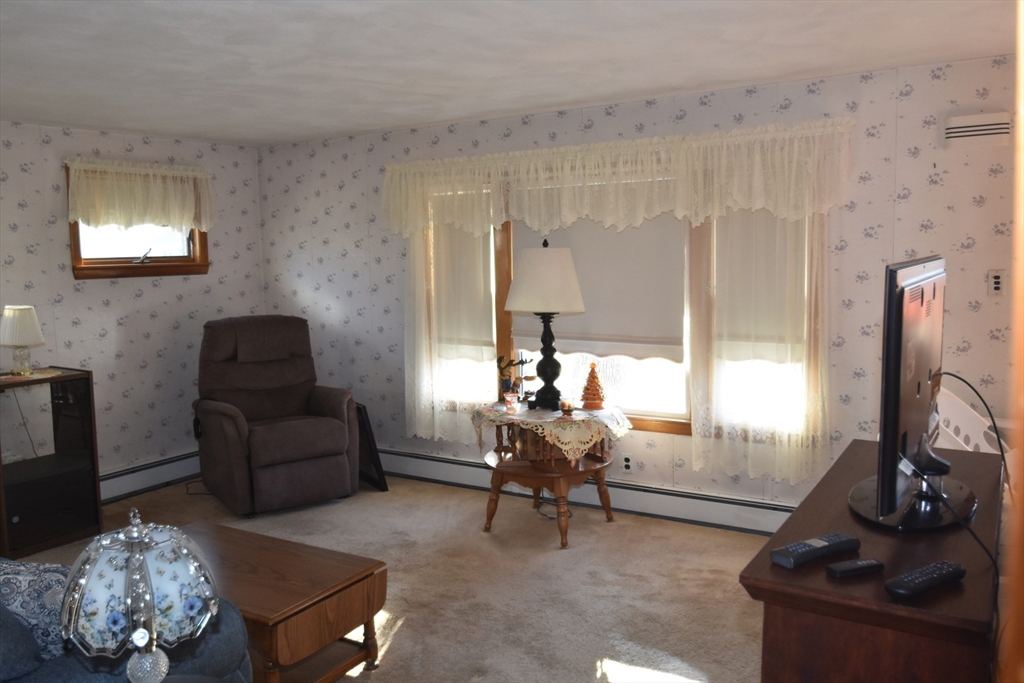 30 Ridgeway Avenue Billerica, MA 01821 - Photo 5 of 16 Gallery Image 5
