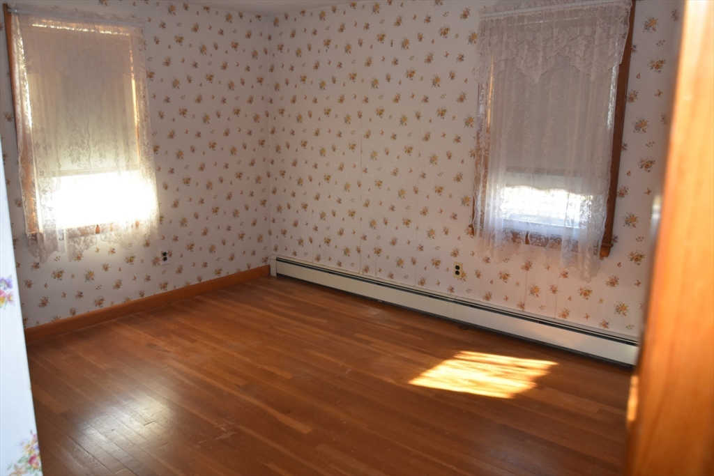 30 Ridgeway Avenue Billerica, MA 01821 - Photo 8 of 16 Gallery Image 8