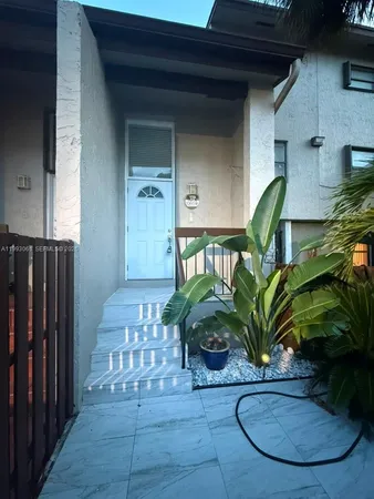 $2,800 | 10000 Northwest 9th St Circle, Unit 11, Miami, FL 33172