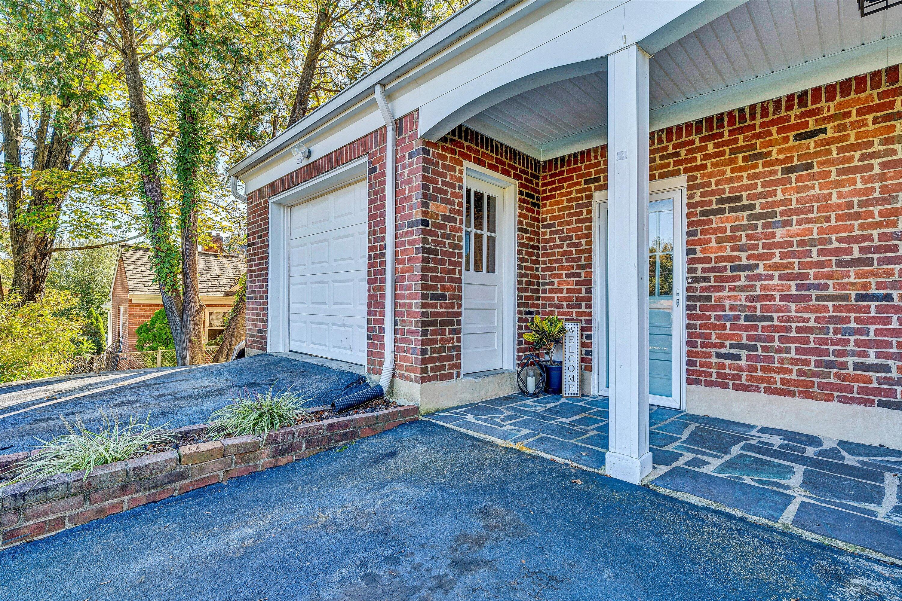 3516 Grandin Road Southwest Roanoke, VA 24018 - Photo 3 of 35 03-VM-02257