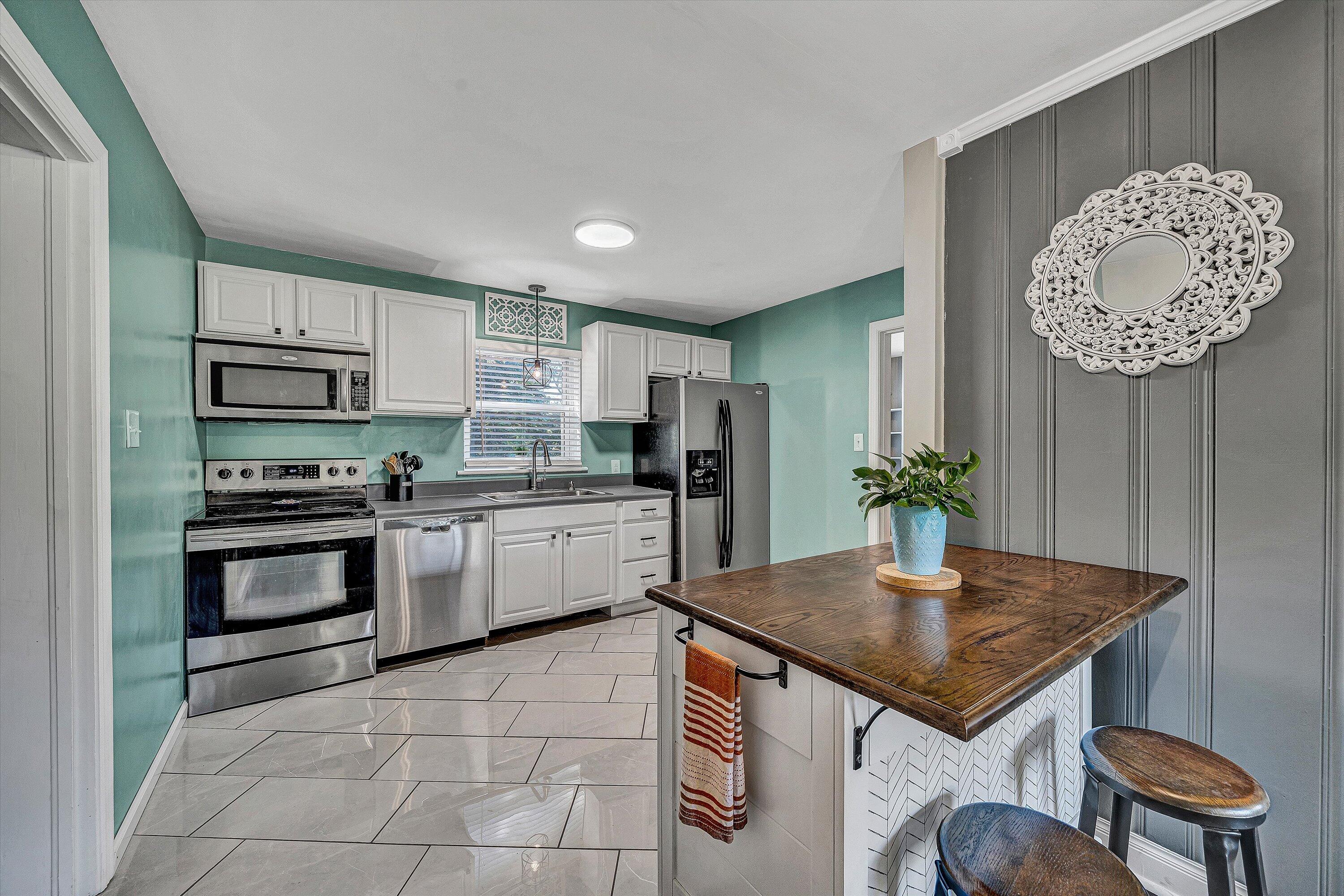 3516 Grandin Road Southwest Roanoke, VA 24018 - Photo 8 of 35 09-VM-02122