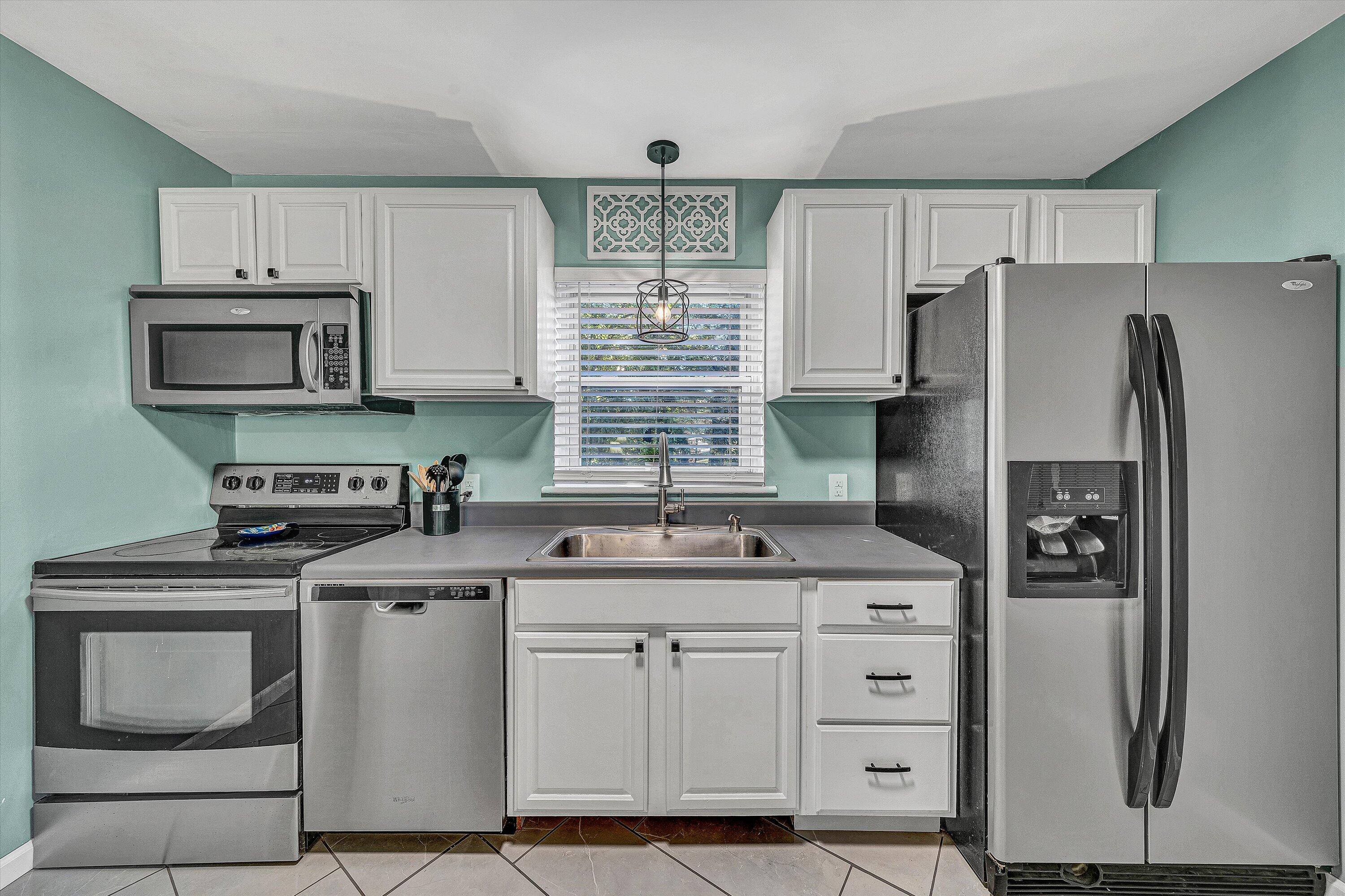 3516 Grandin Road Southwest Roanoke, VA 24018 - Photo 9 of 35 10-VM-02127