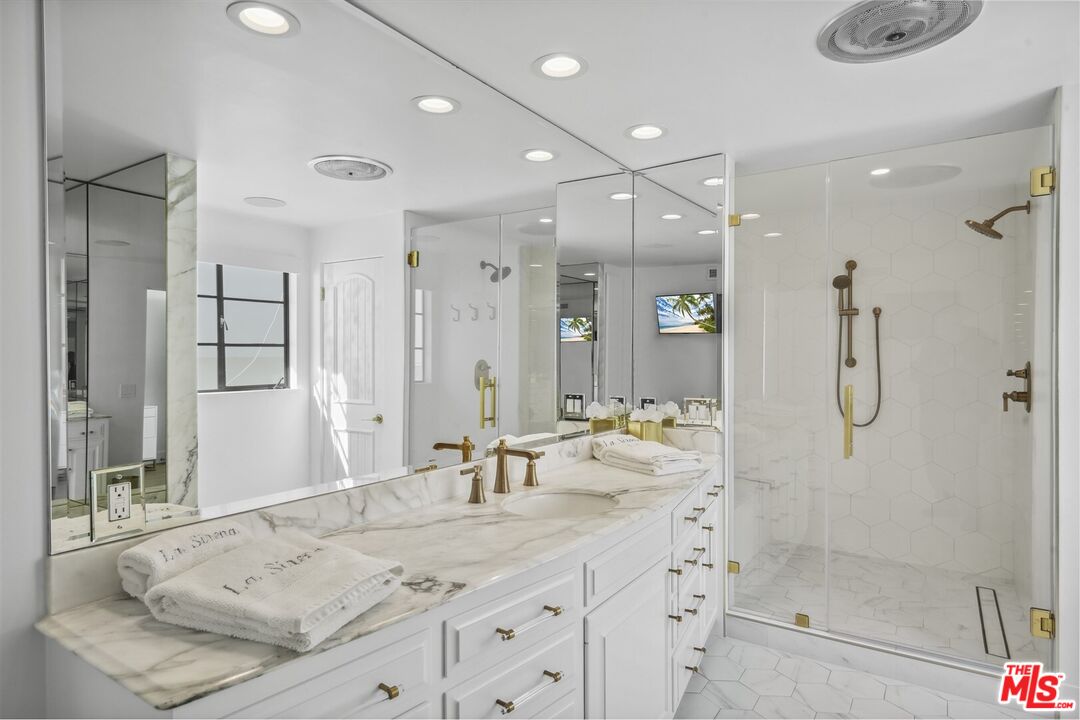 31500 Victoria Point Road Malibu, CA 90265 - Photo 25 of 53