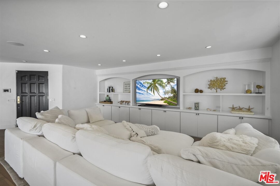 31500 Victoria Point Road Malibu, CA 90265 - Photo 7 of 53